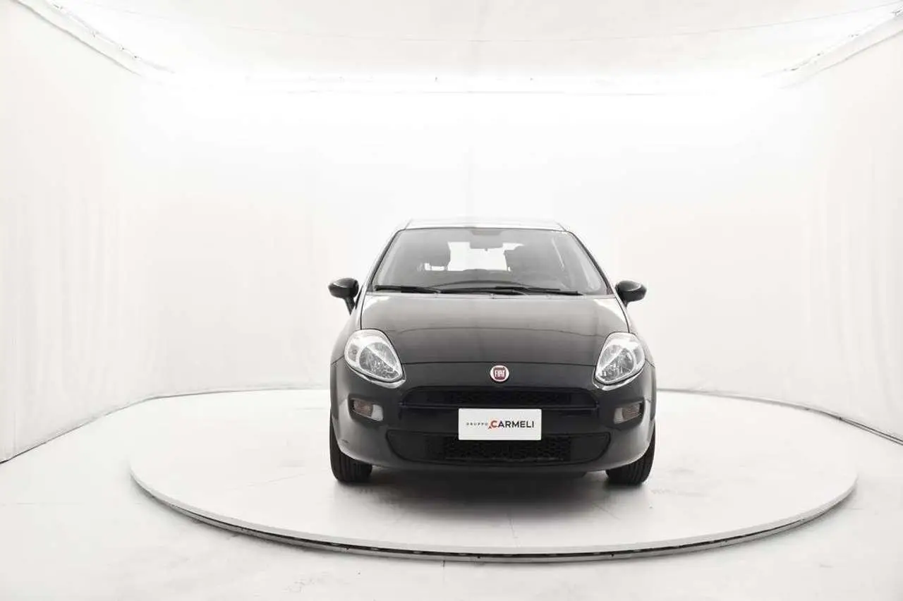 Photo 1 : Fiat Punto 2016 Petrol