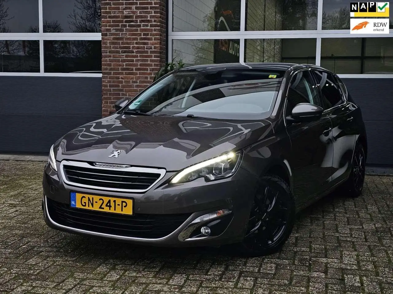 Photo 1 : Peugeot 308 2015 Essence