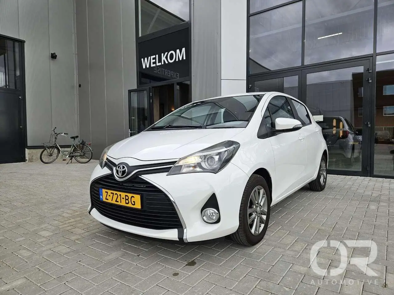 Photo 1 : Toyota Yaris 2015 Petrol