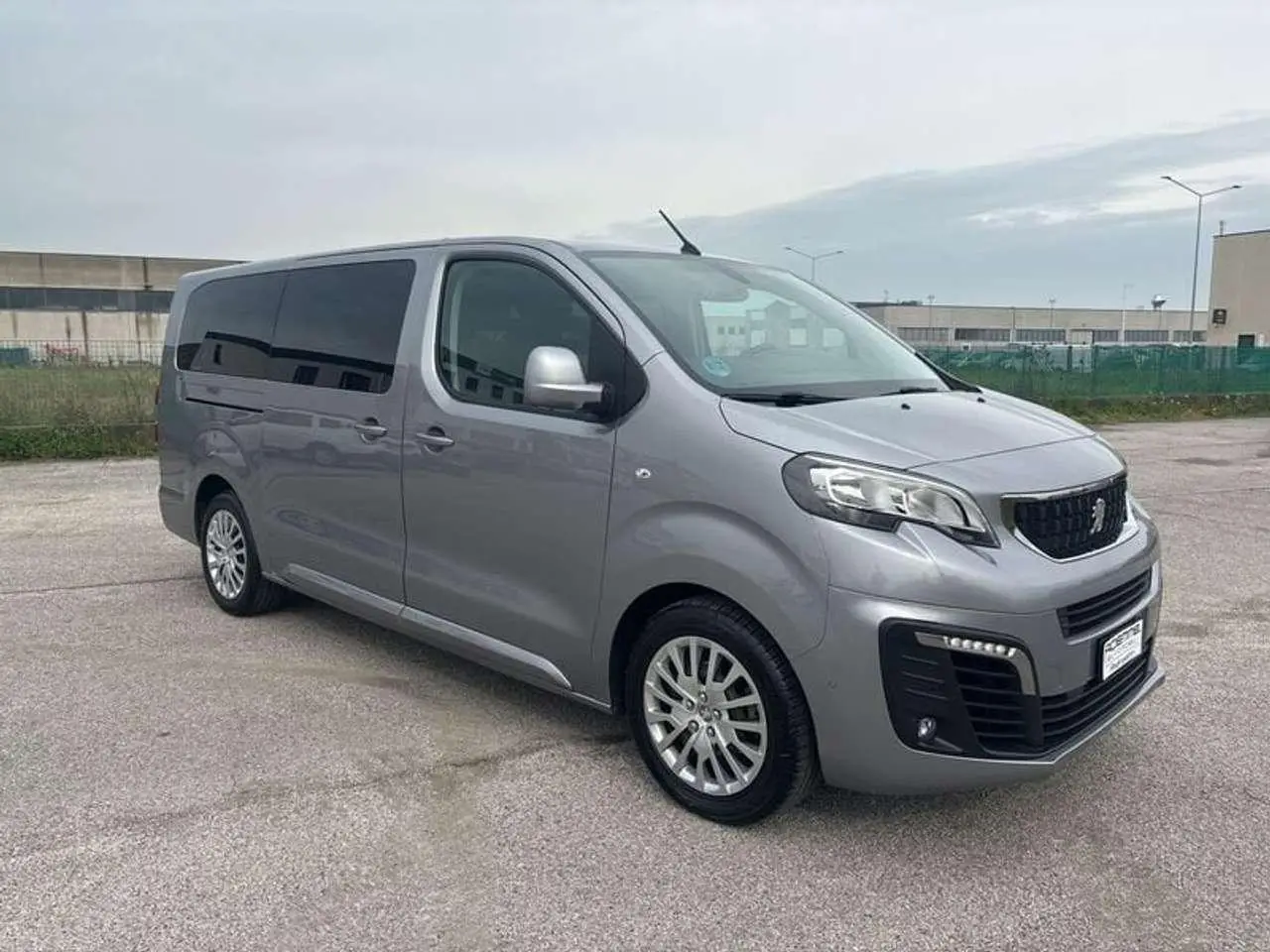 Photo 1 : Peugeot Traveller 2021 Diesel