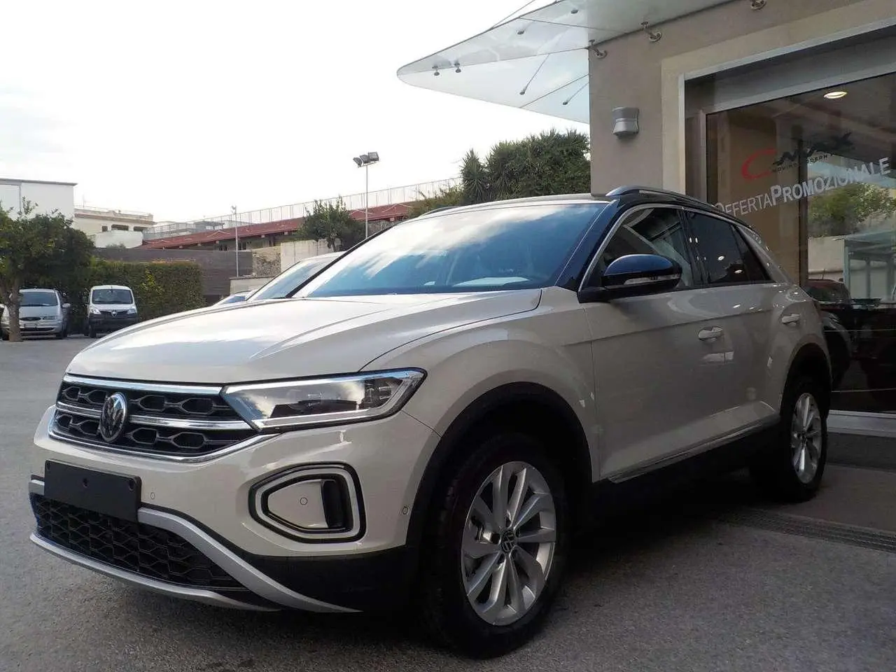 Photo 1 : Volkswagen T-roc 2024 Petrol