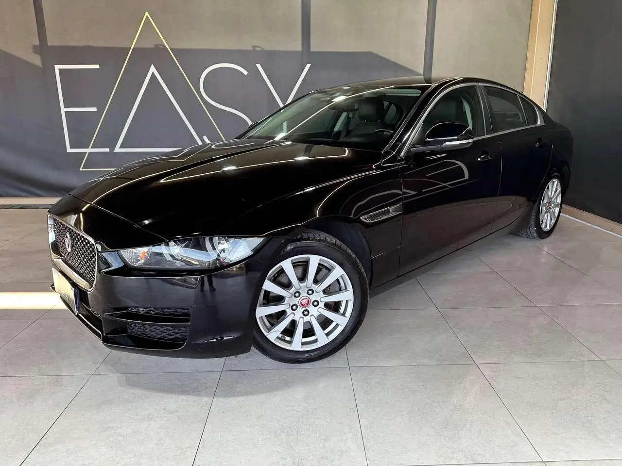 Photo 1 : Jaguar Xe 2018 Diesel