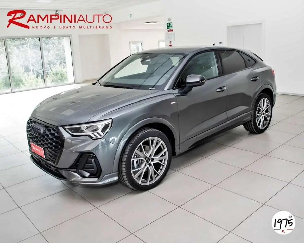 Photo 1 : Audi Q3 2024 Diesel