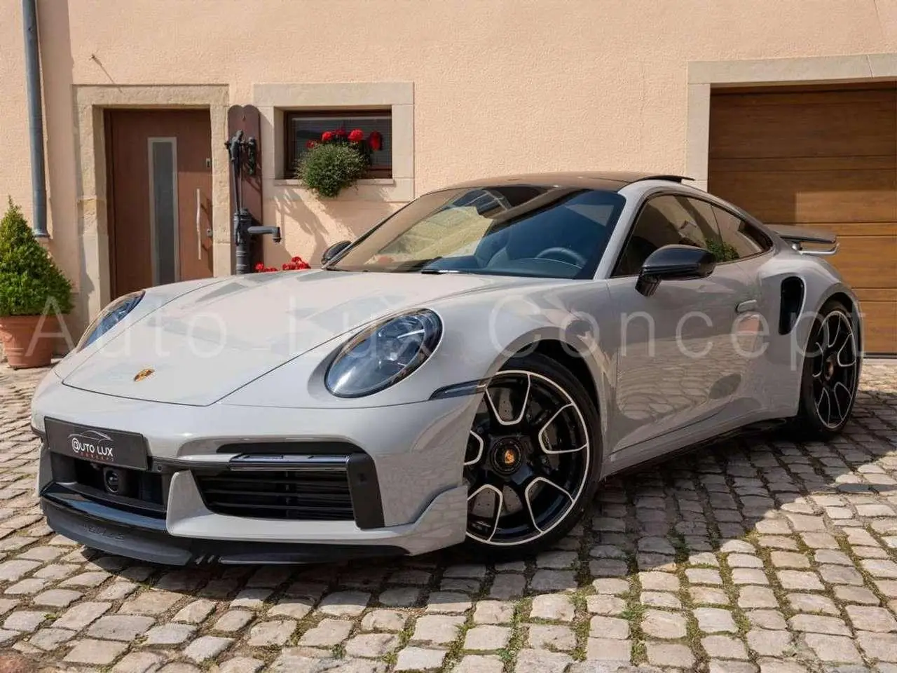 Photo 1 : Porsche 992 2024 Essence