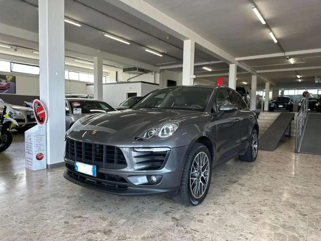 Photo 1 : Porsche Macan 2018 Petrol