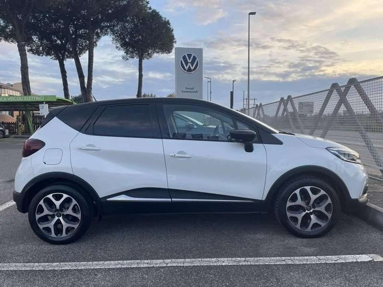 Photo 1 : Renault Captur 2019 Essence