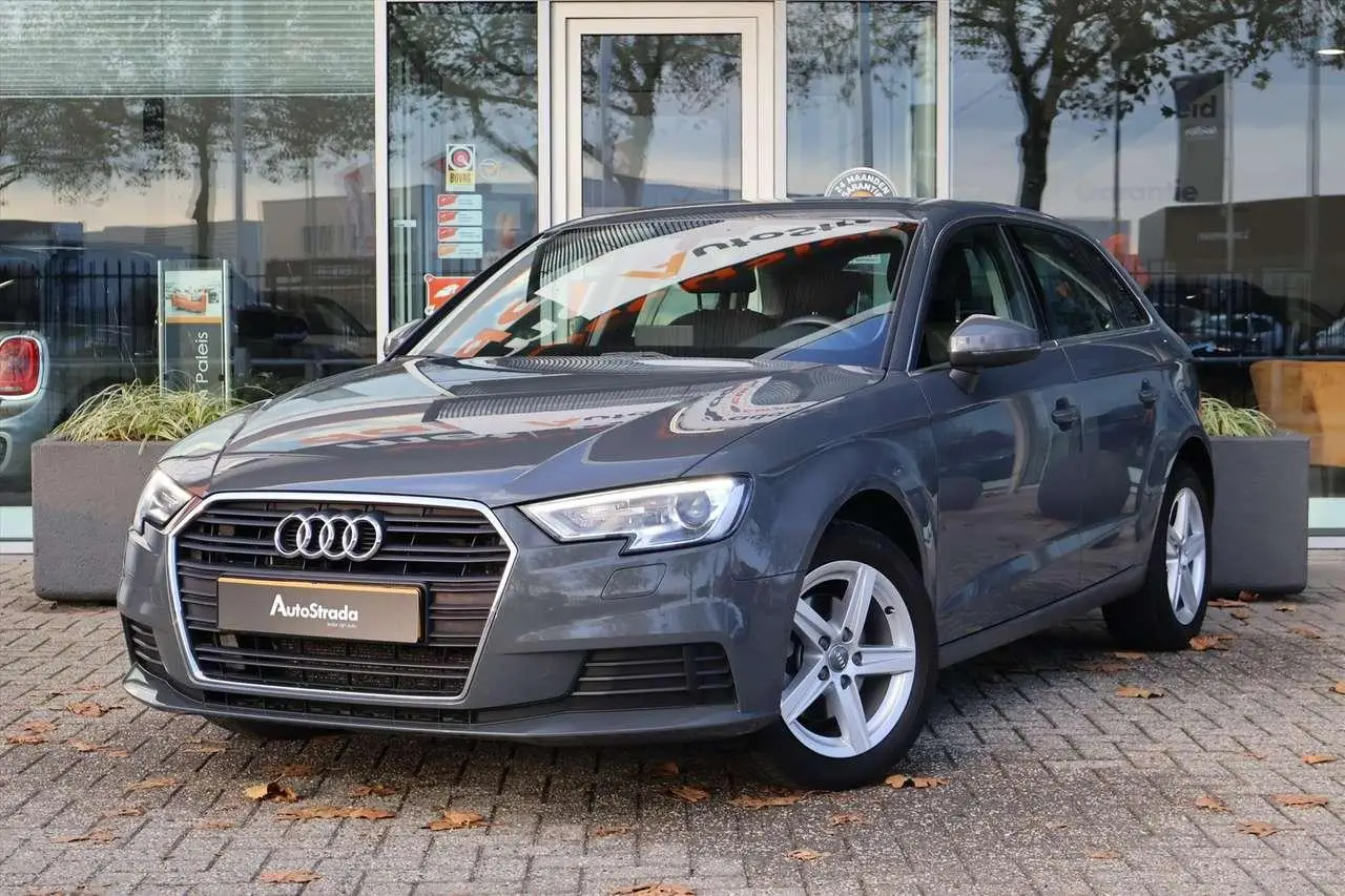 Photo 1 : Audi A3 2019 Petrol