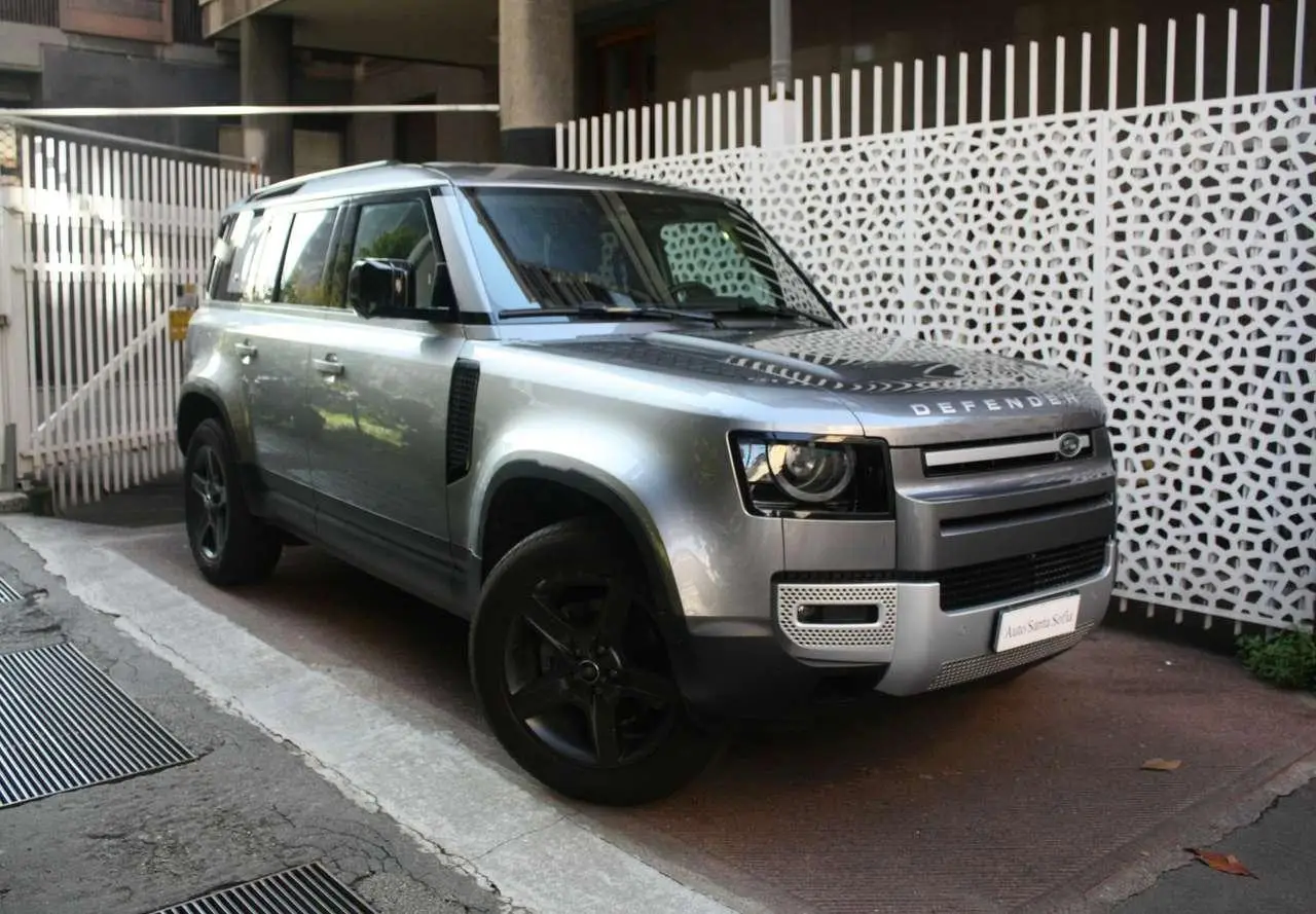 Photo 1 : Land Rover Defender 2023 Hybrid