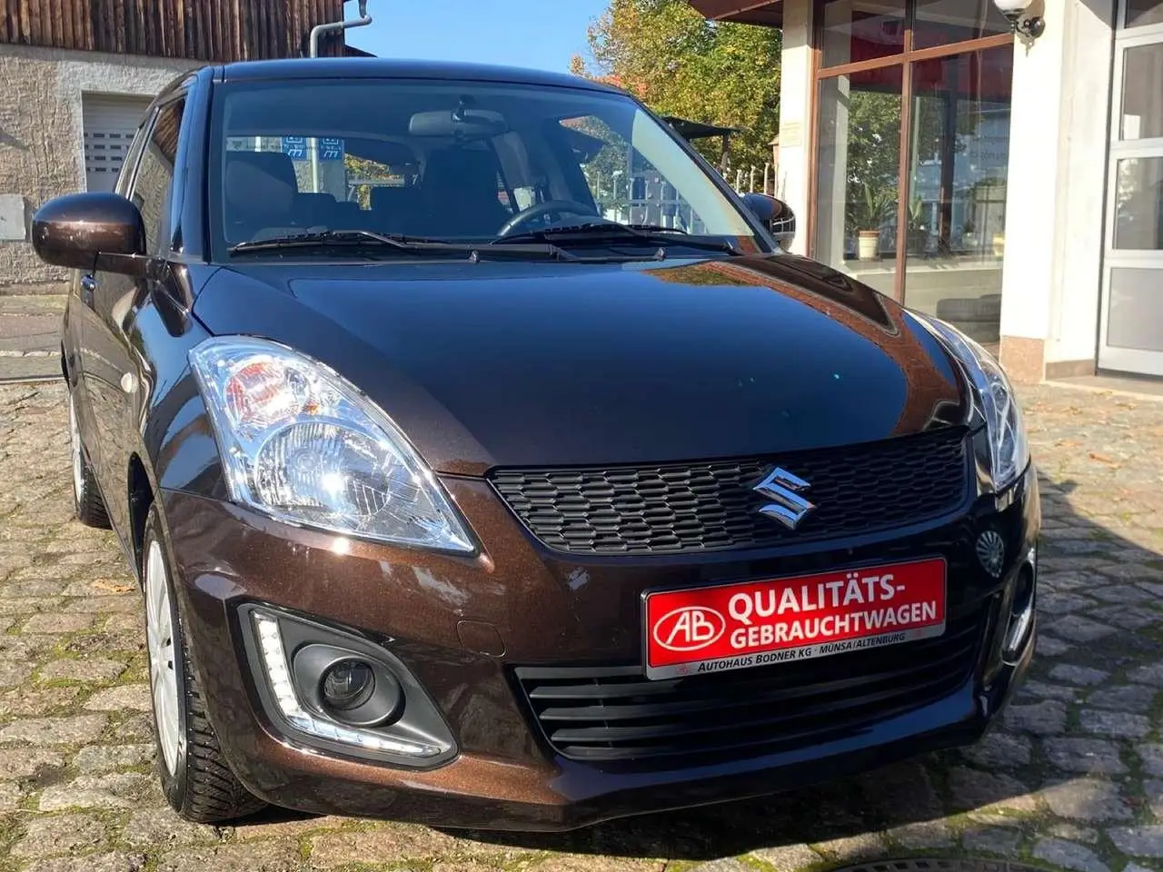 Photo 1 : Suzuki Swift 2015 Petrol