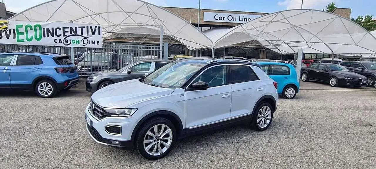 Photo 1 : Volkswagen T-roc 2021 Essence