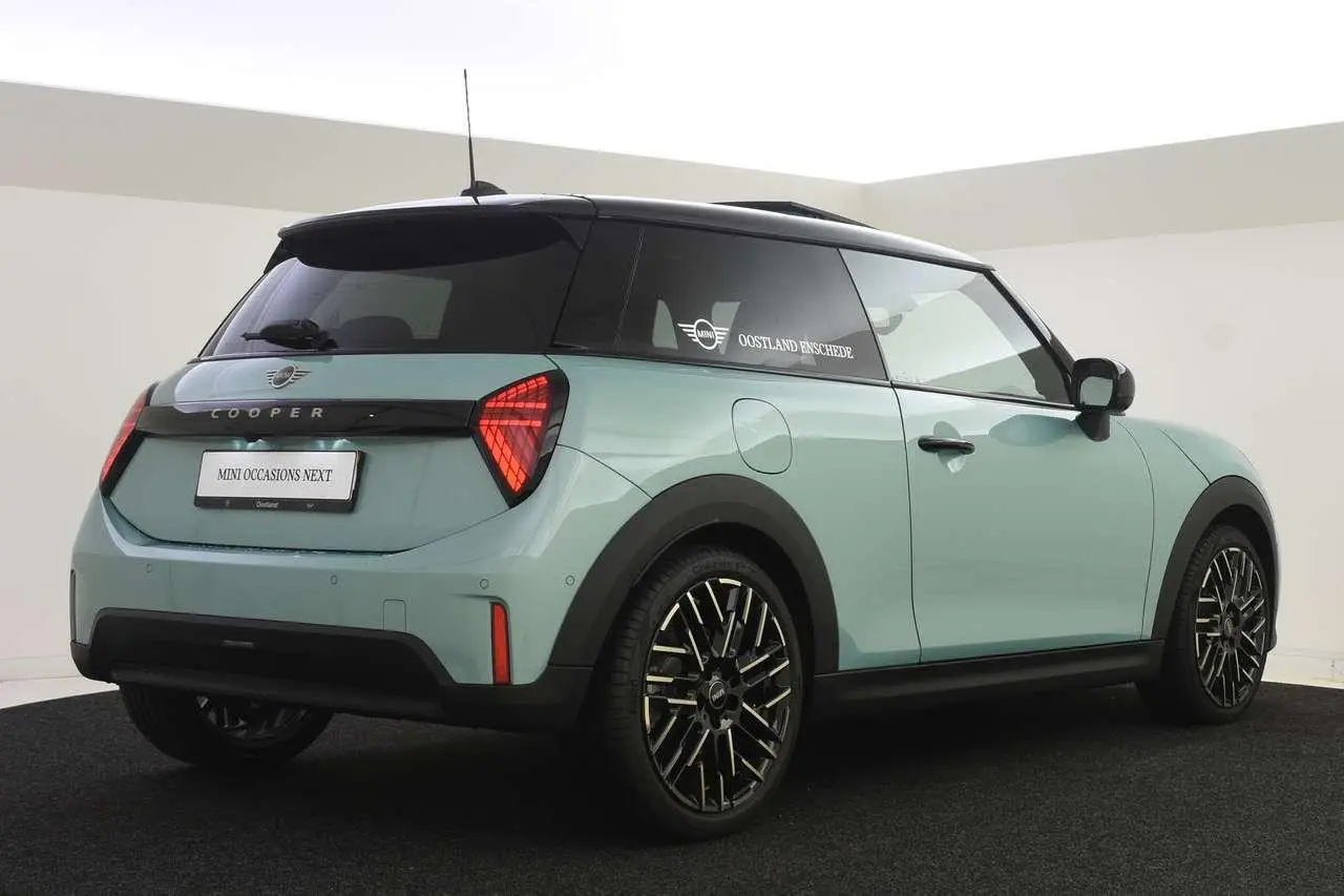 Photo 1 : Mini Cooper 2024 Petrol