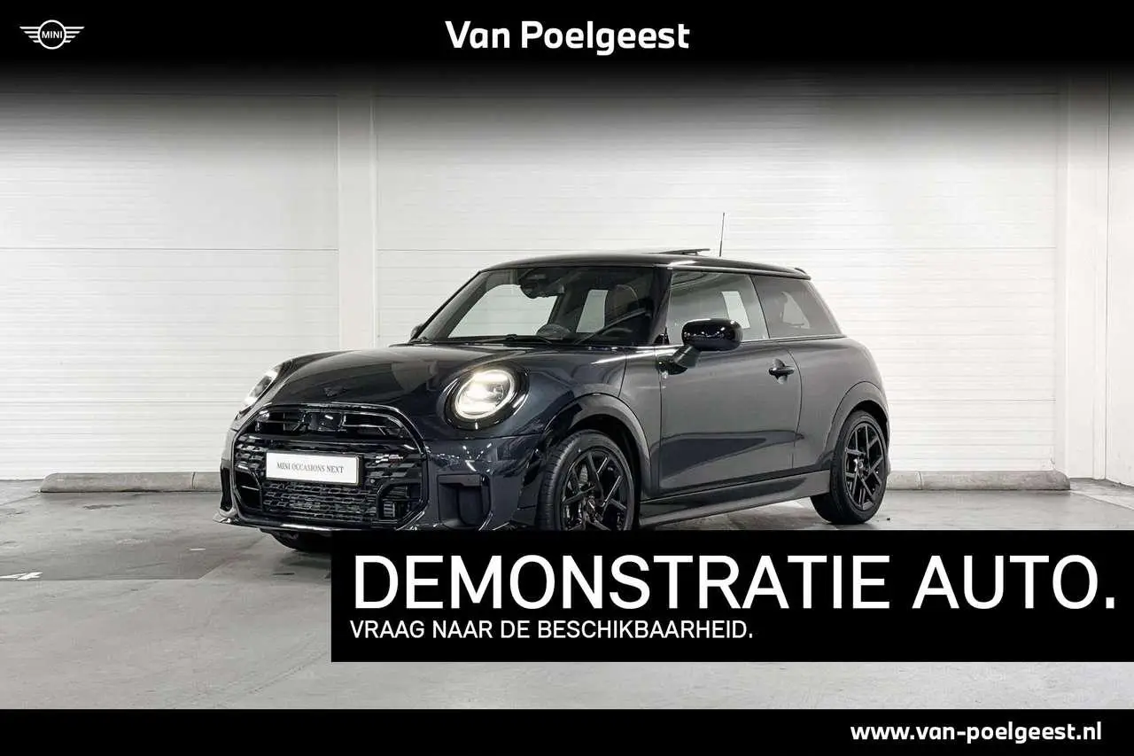 Photo 1 : Mini Cooper 2024 Petrol