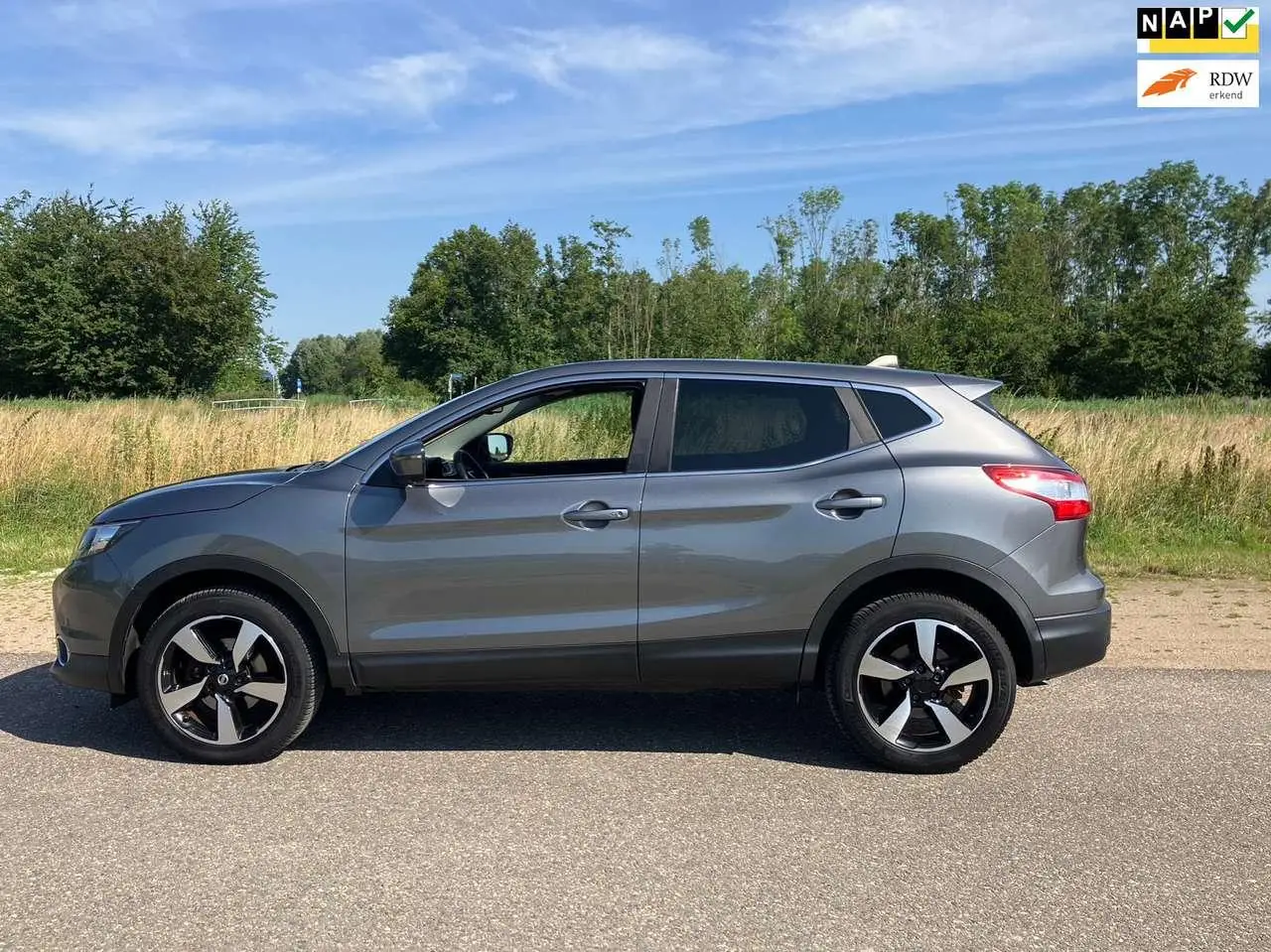 Photo 1 : Nissan Qashqai 2017 Petrol