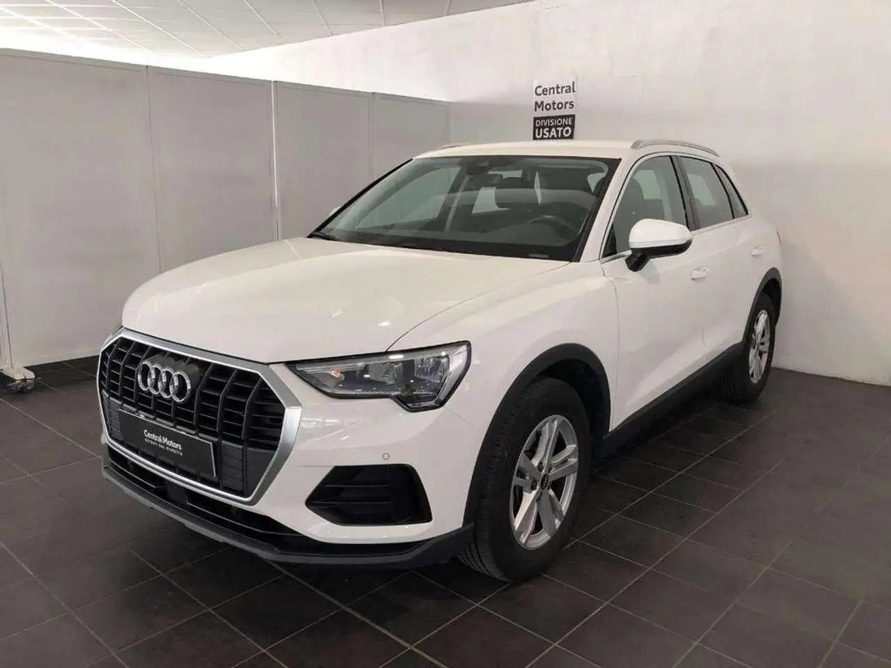 Photo 1 : Audi Q3 2021 Petrol