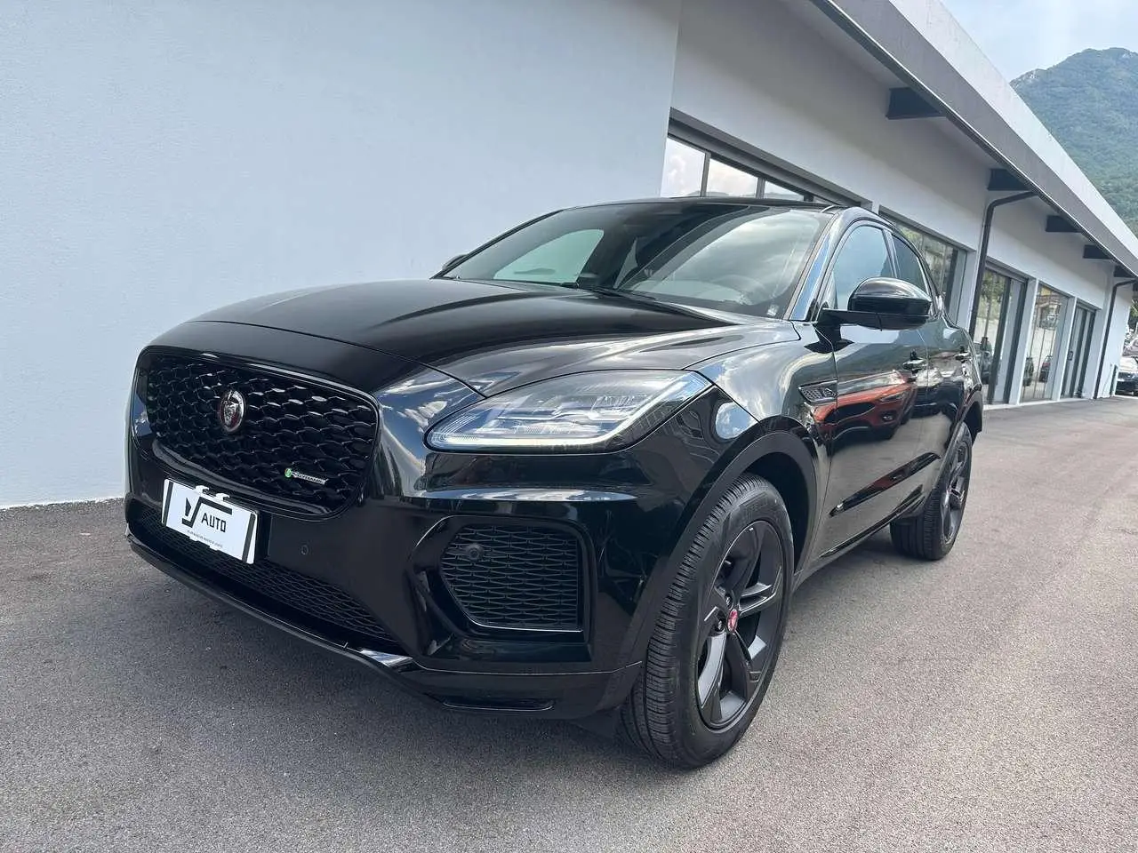 Photo 1 : Jaguar E-pace 2023 Hybride