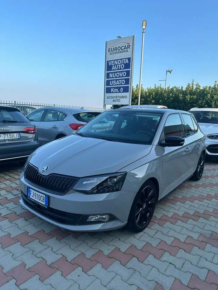 Photo 1 : Skoda Fabia 2017 Essence