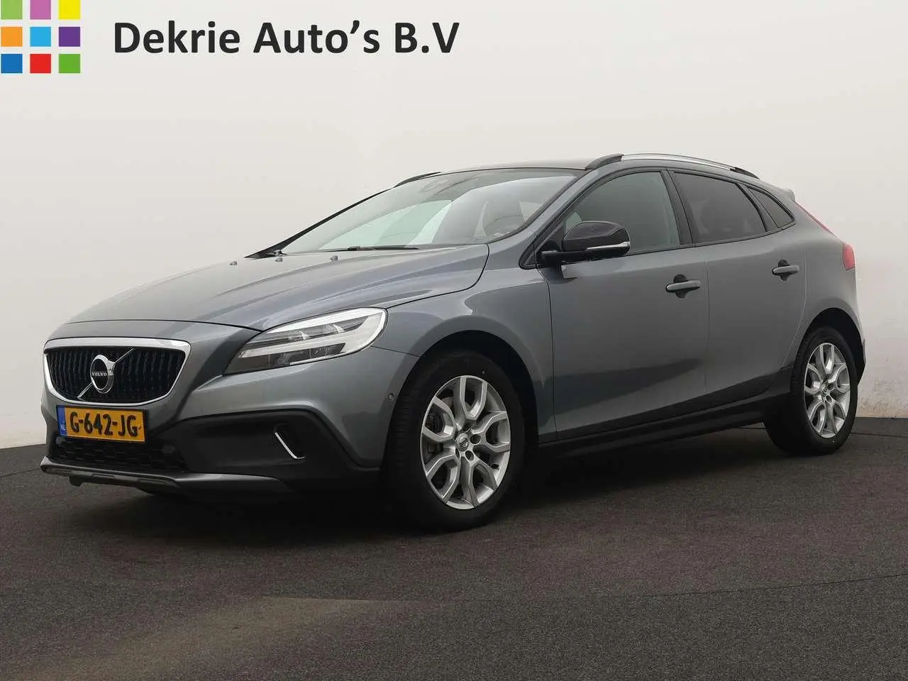 Photo 1 : Volvo V40 2019 Petrol