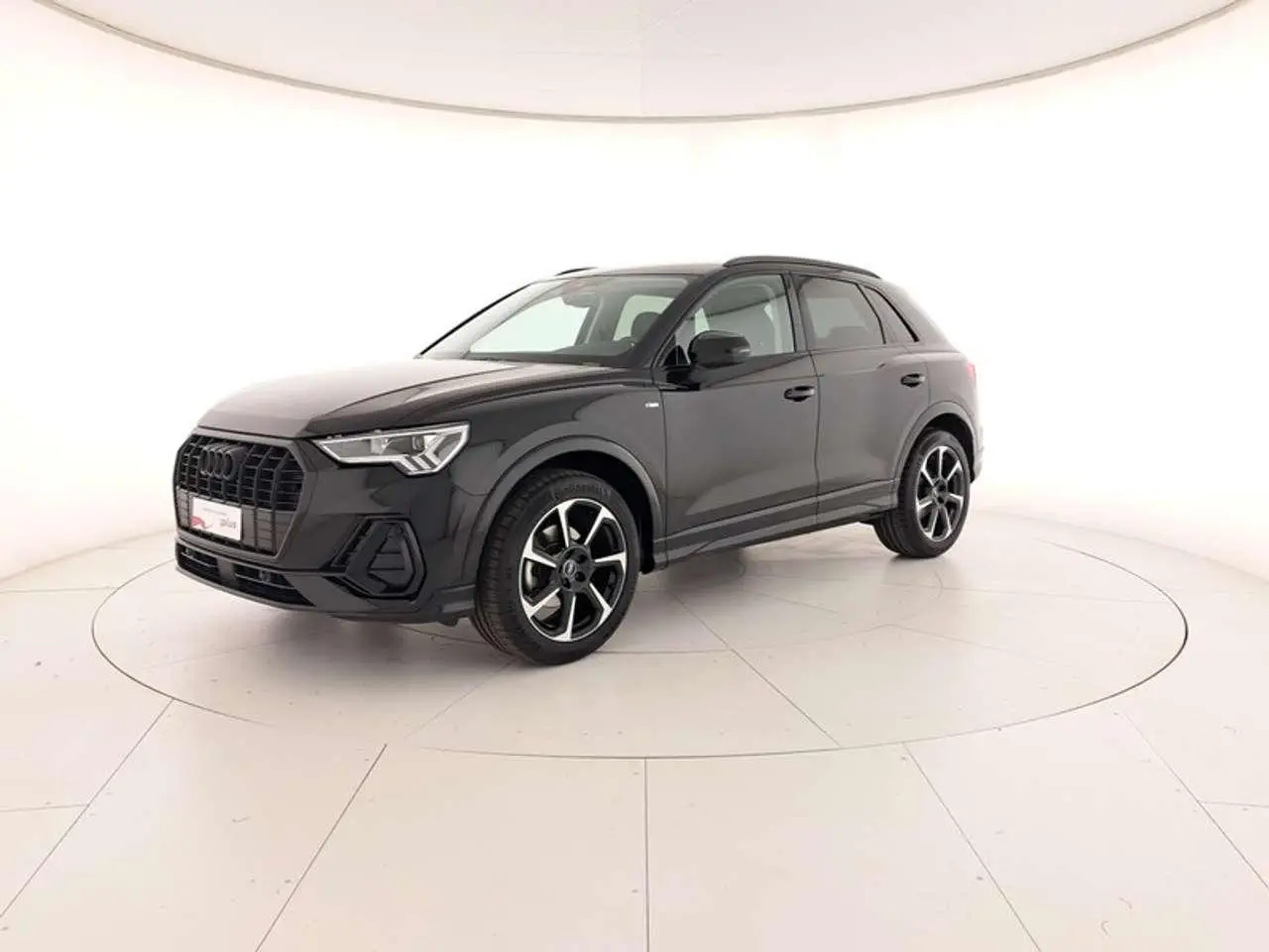 Photo 1 : Audi Q3 2024 Petrol