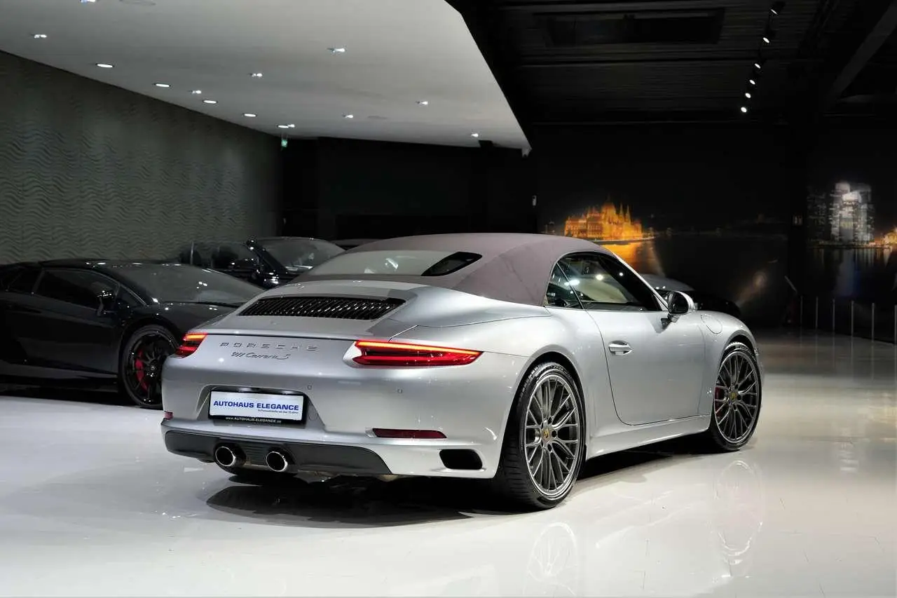 Photo 1 : Porsche 992 2016 Essence