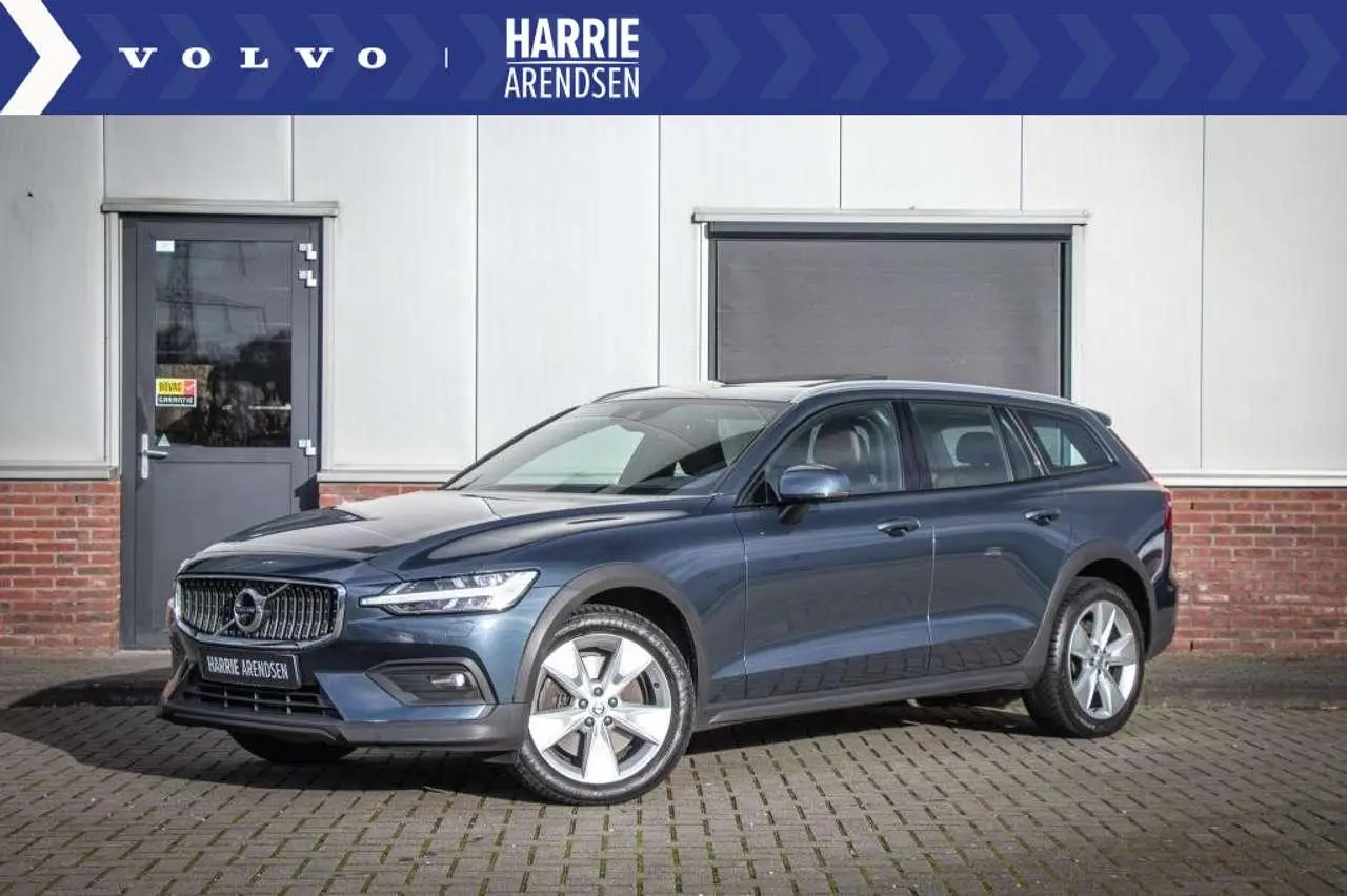 Photo 1 : Volvo V60 2021 Petrol