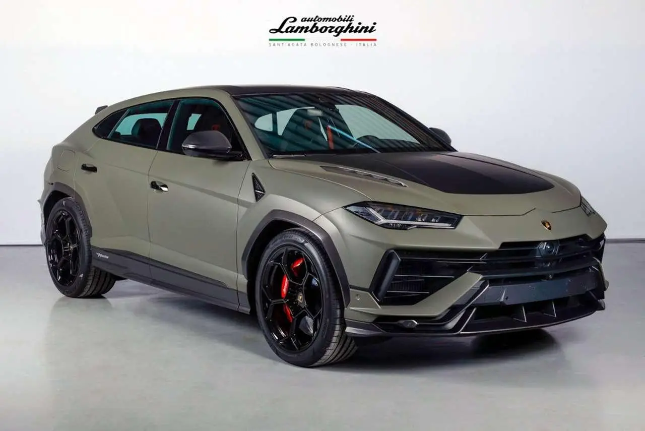 Photo 1 : Lamborghini Urus 2023 Petrol