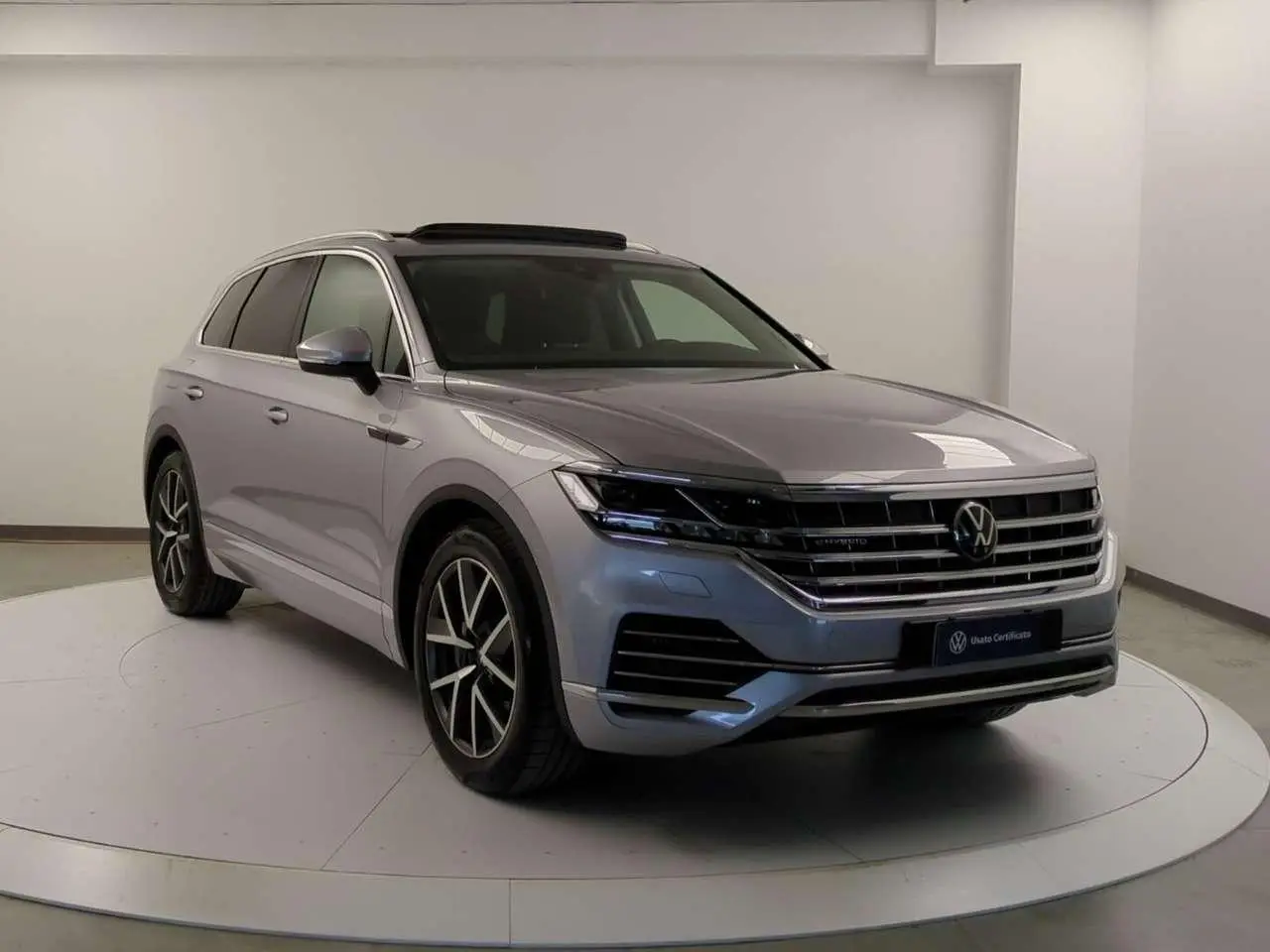 Photo 1 : Volkswagen Touareg 2022 Hybrid