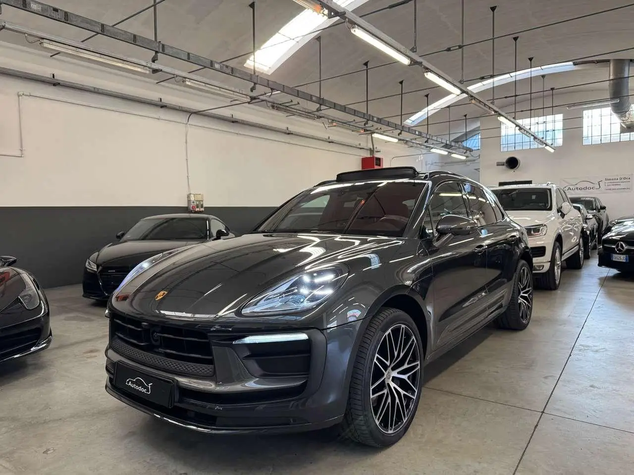 Photo 1 : Porsche Macan 2023 Petrol