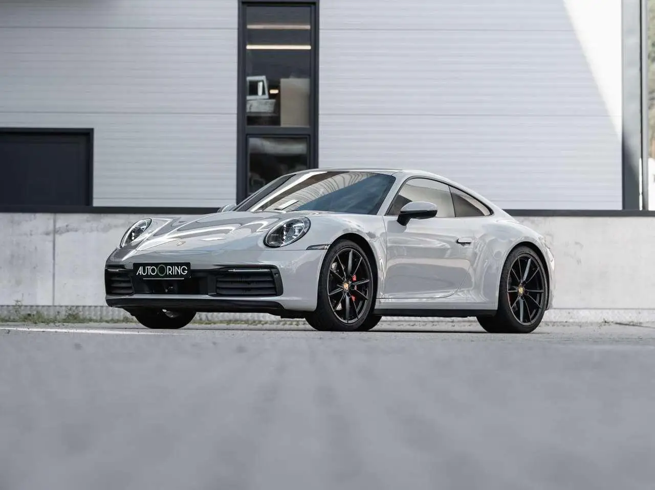Photo 1 : Porsche 992 2019 Petrol