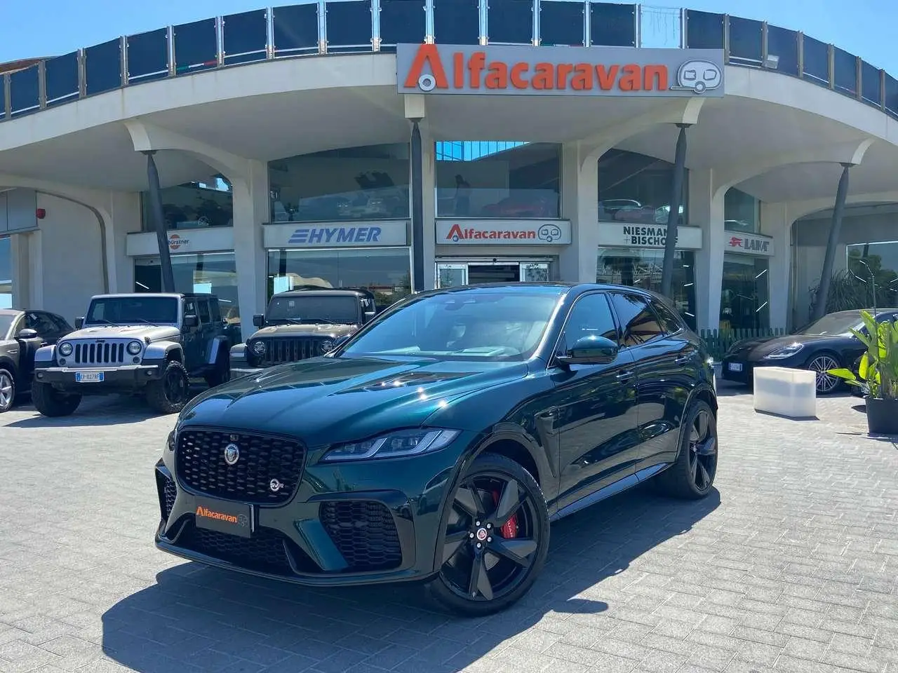 Photo 1 : Jaguar F-pace 2022 Essence