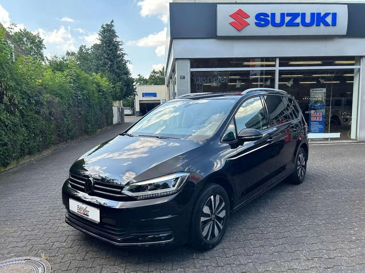 Photo 1 : Volkswagen Touran 2023 Essence