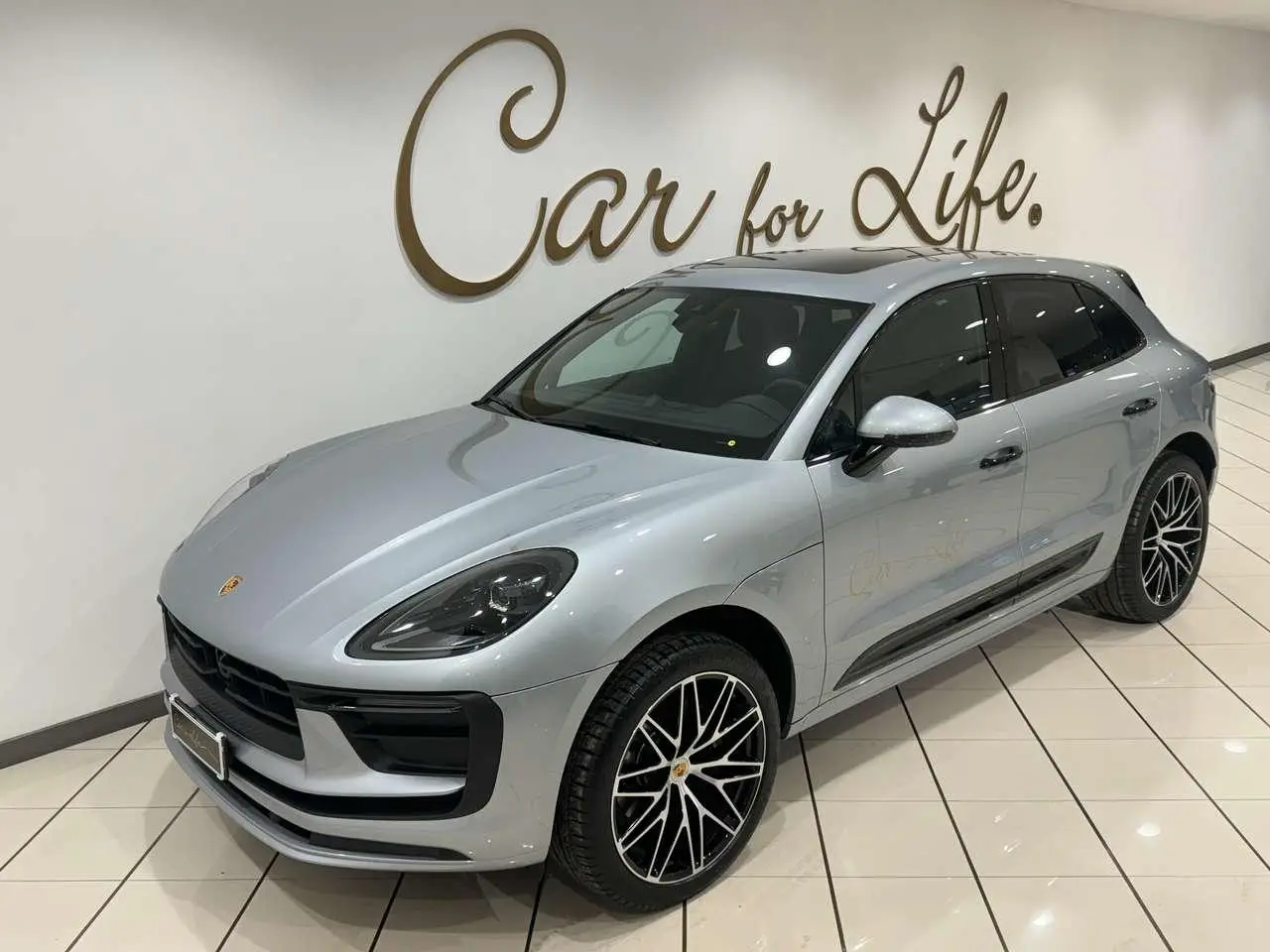 Photo 1 : Porsche Macan 2023 Essence