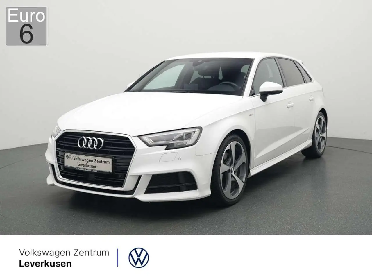 Photo 1 : Audi A3 2018 Petrol