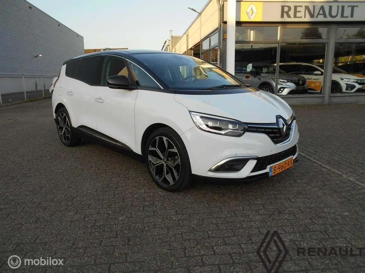 Photo 1 : Renault Grand Scenic 2022 Essence