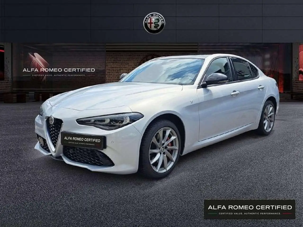 Photo 1 : Alfa Romeo Giulia 2023 Petrol