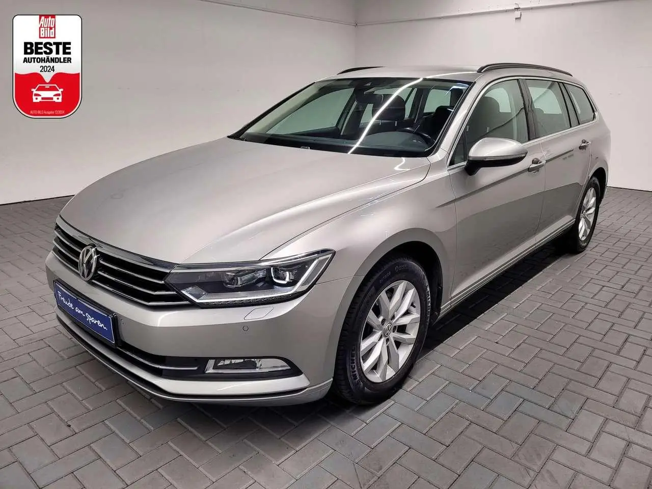 Photo 1 : Volkswagen Passat 2015 Petrol