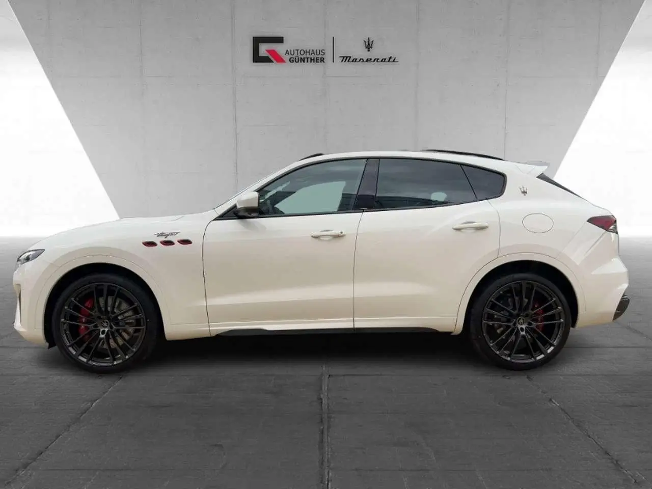 Photo 1 : Maserati Levante 2024 Petrol