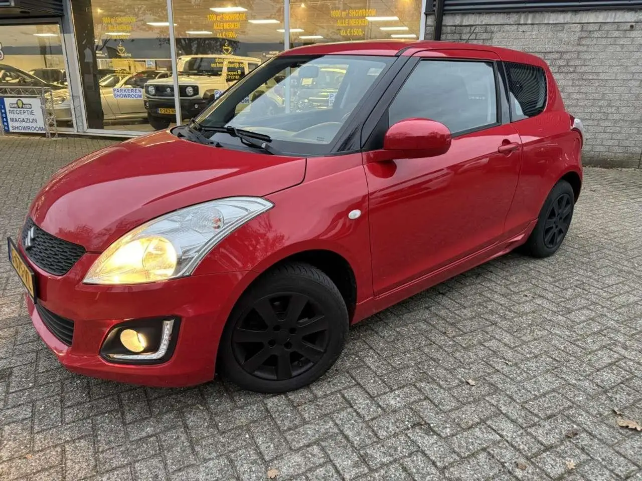 Photo 1 : Suzuki Swift 2016 Petrol