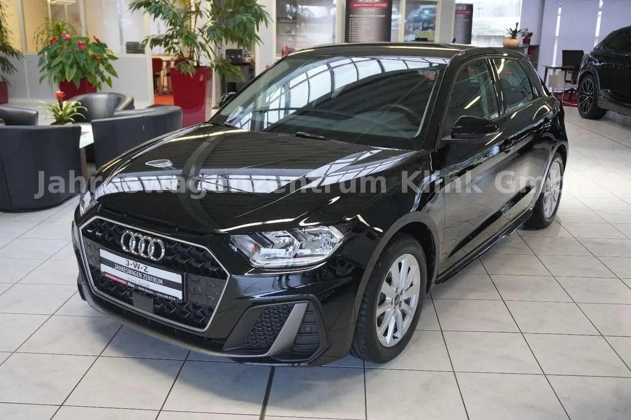 Photo 1 : Audi A1 2024 Essence