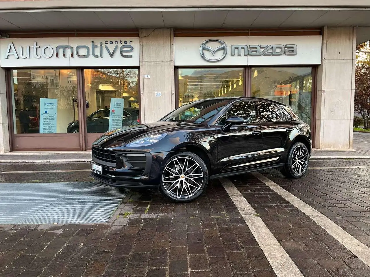 Photo 1 : Porsche Macan 2022 Petrol