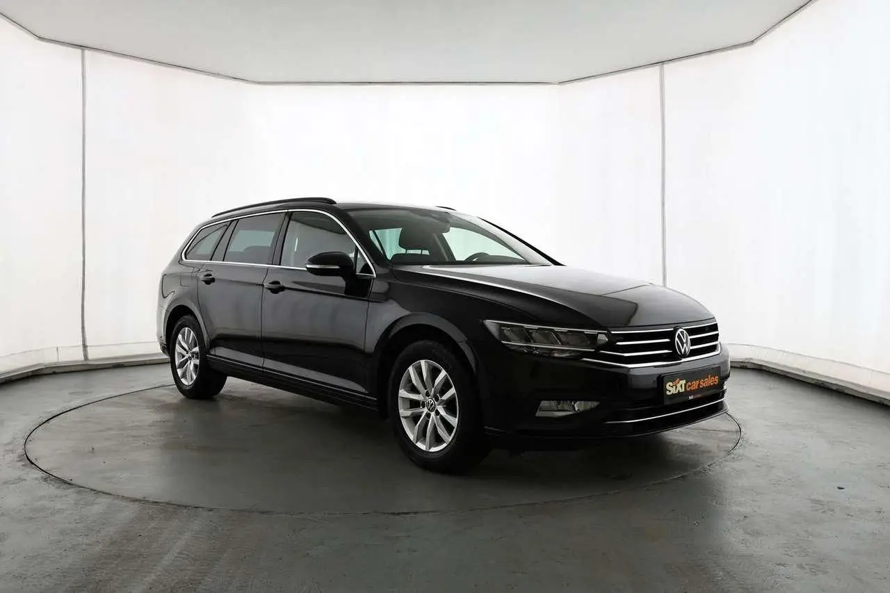 Photo 1 : Volkswagen Passat 2023 Petrol