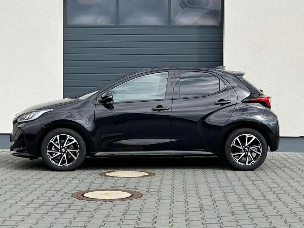 Photo 1 : Toyota Yaris 2024 Petrol