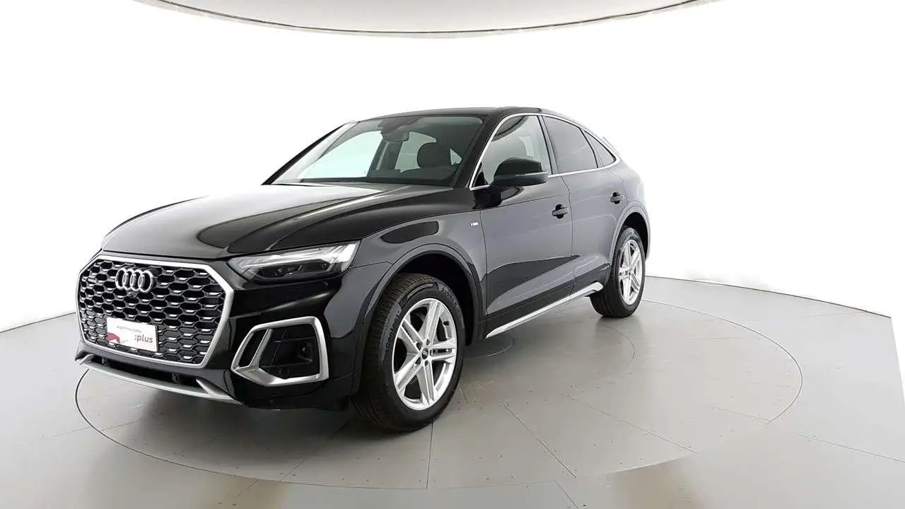 Photo 1 : Audi Q5 2023 Hybrid