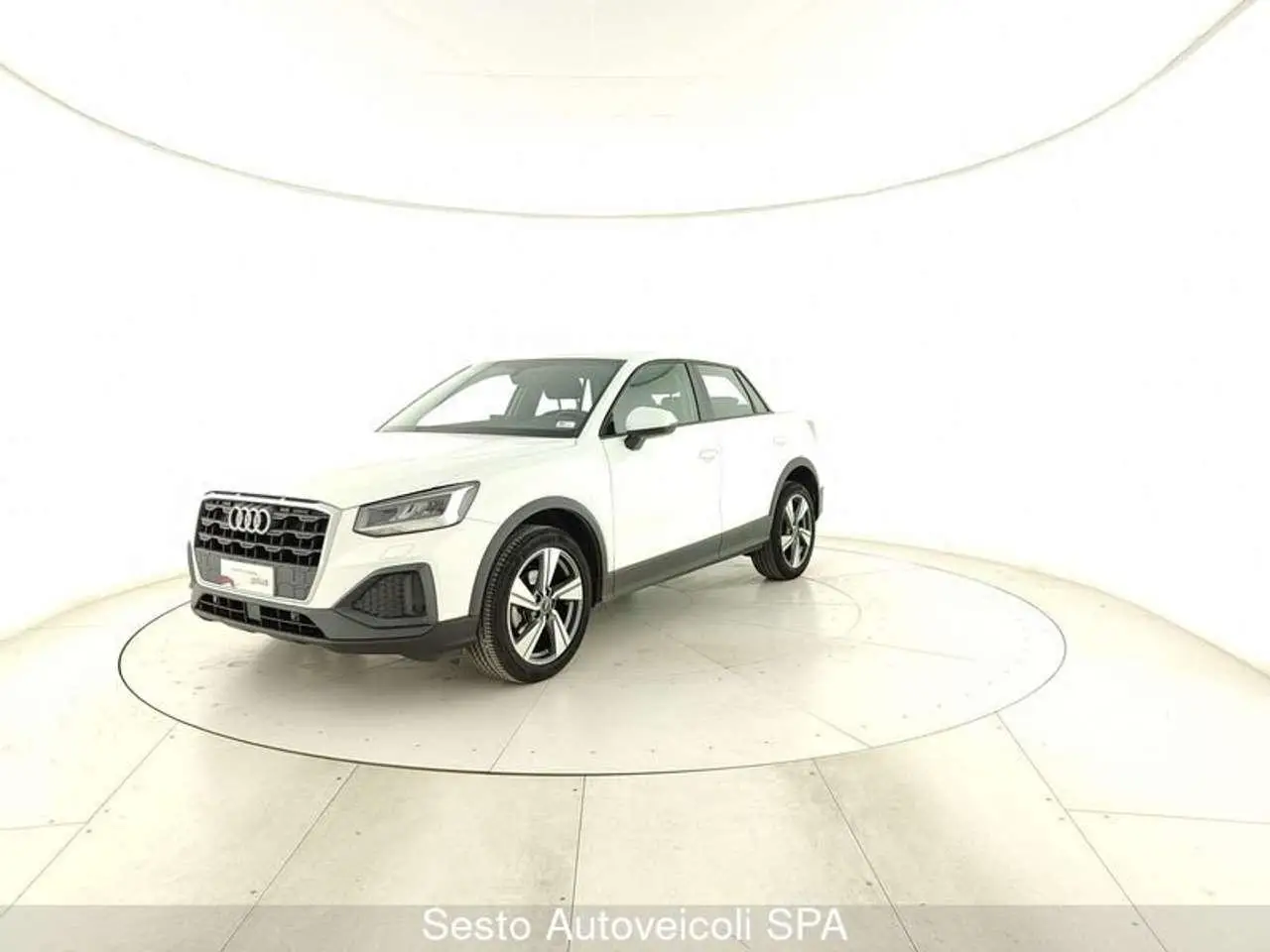 Photo 1 : Audi Q2 2021 Petrol