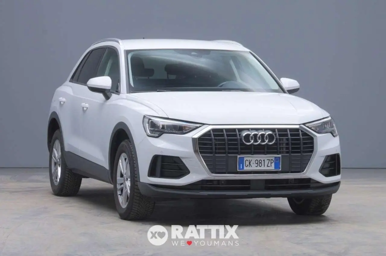 Photo 1 : Audi Q3 2022 Essence