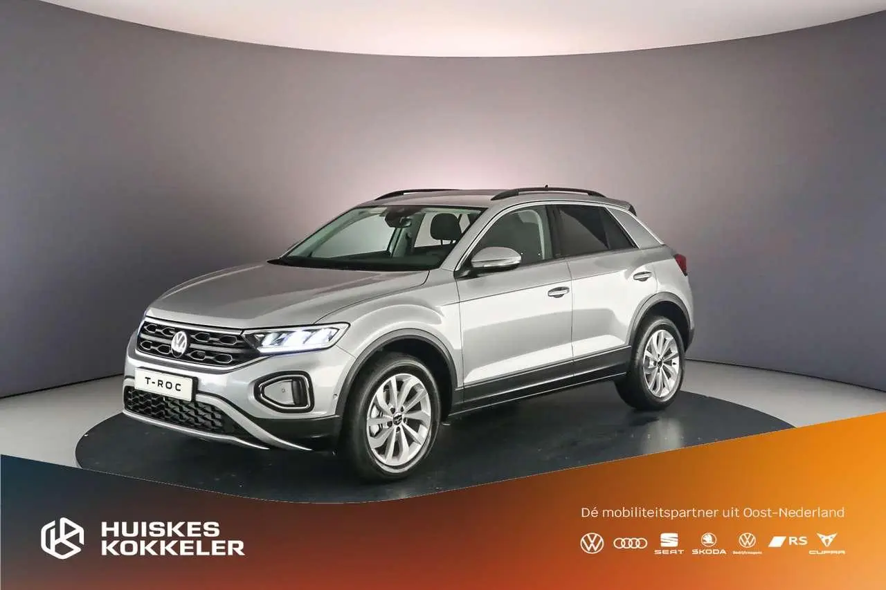 Photo 1 : Volkswagen T-roc 2024 Petrol