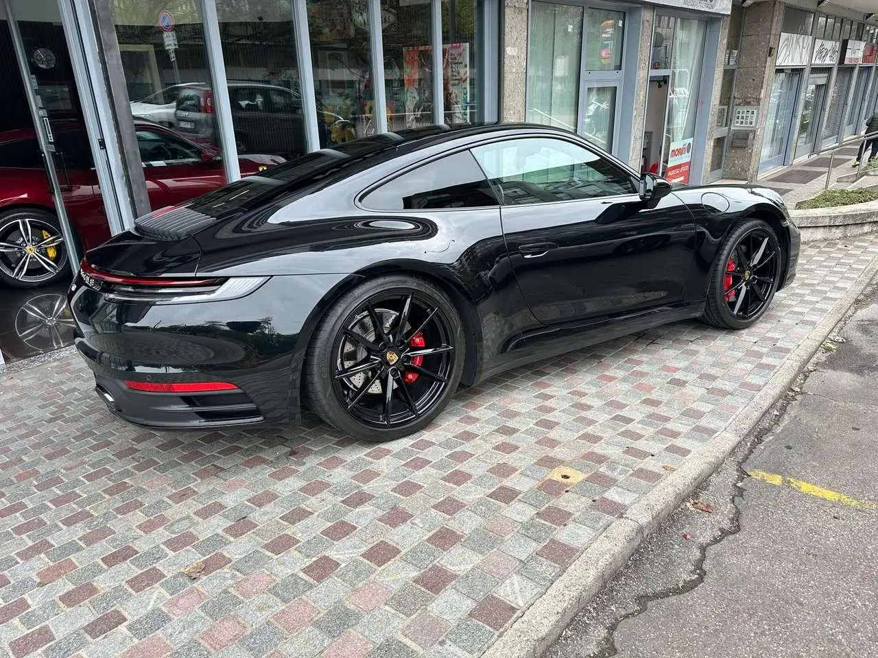 Photo 1 : Porsche 992 2019 Petrol