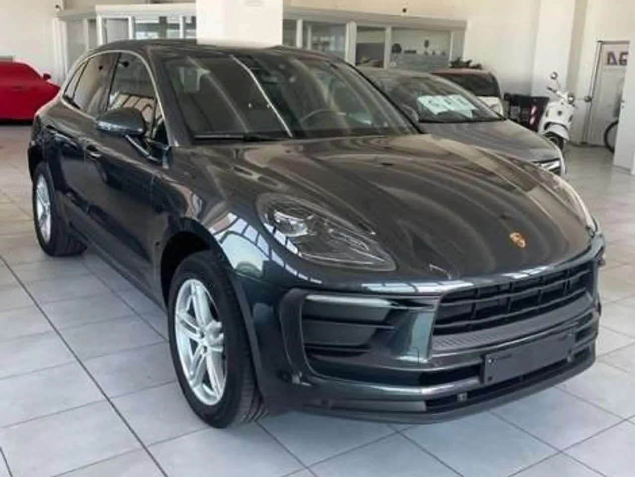 Photo 1 : Porsche Macan 2022 Essence