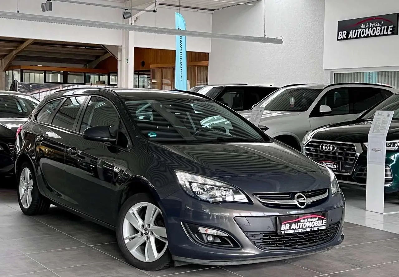 Photo 1 : Opel Astra 2015 Petrol