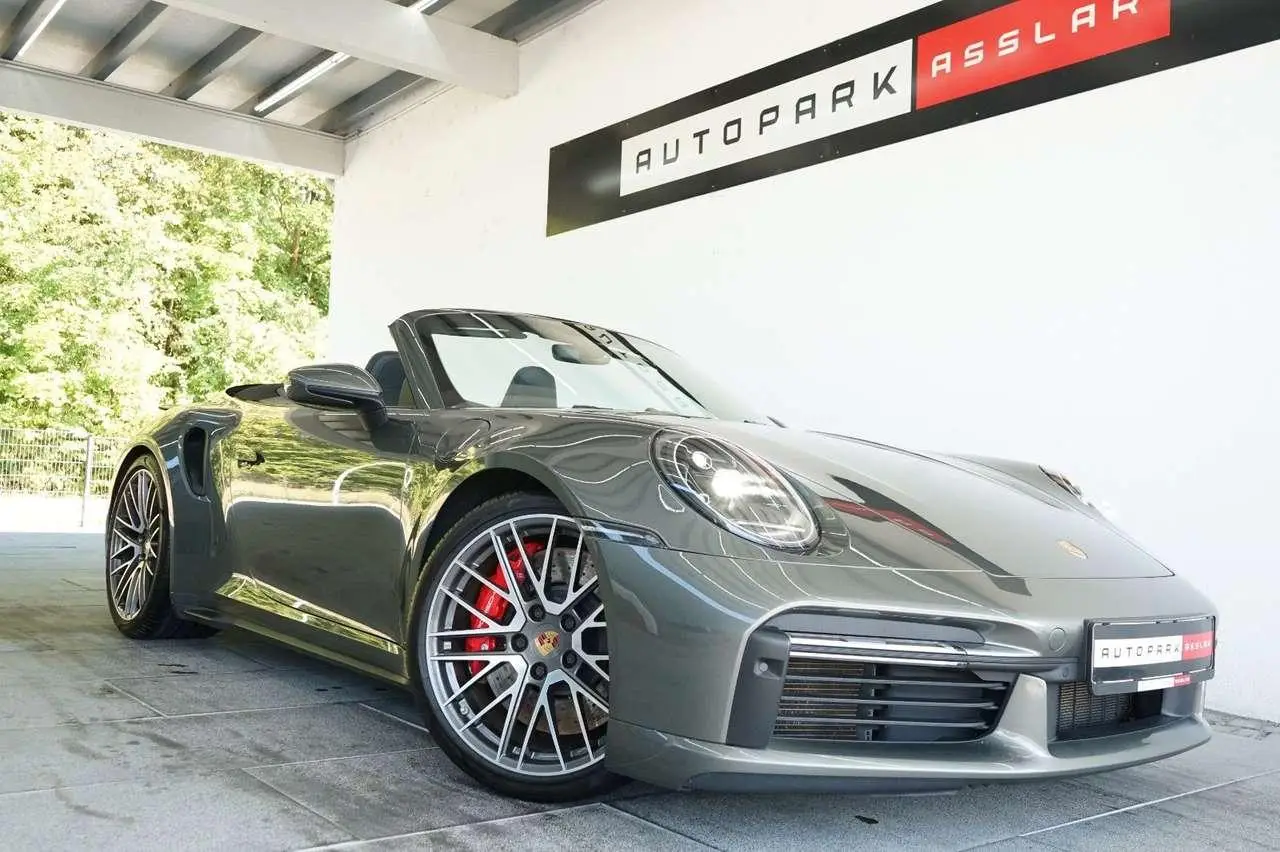 Photo 1 : Porsche 992 2021 Essence