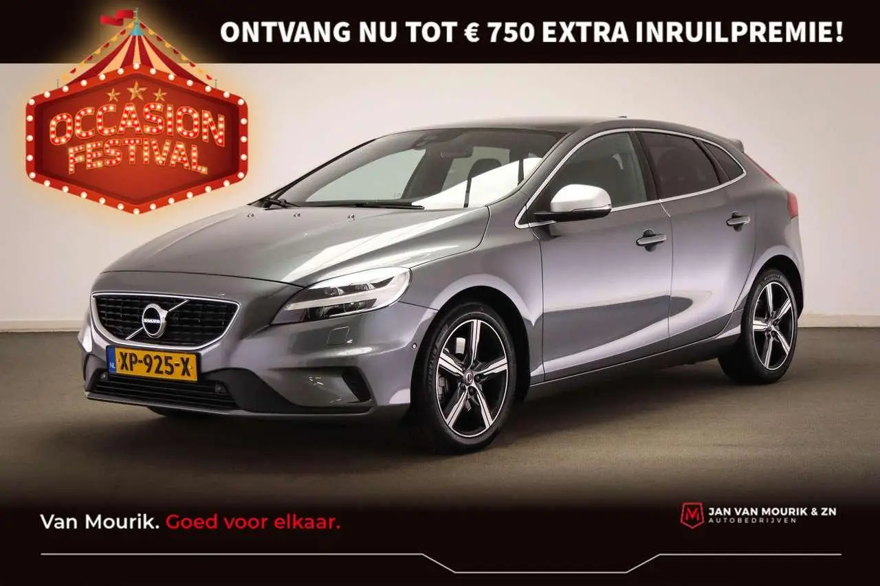 Photo 1 : Volvo V40 2019 Petrol